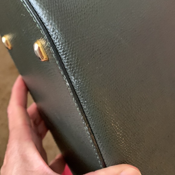 CELINE vintage bag. Genuine leather. Strong yet elegant and understated. Rare. - Picture 8 of 17